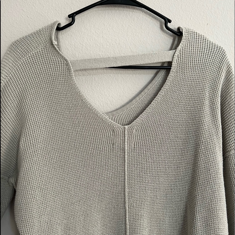 Open back sweater - Picture 2 of 3